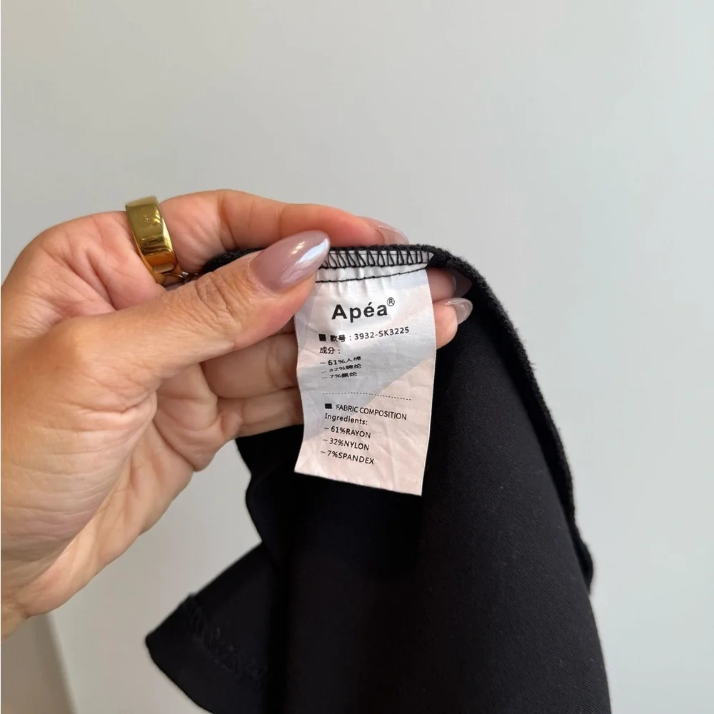 Apea V‑Waist Skort with Front Slit - Size S